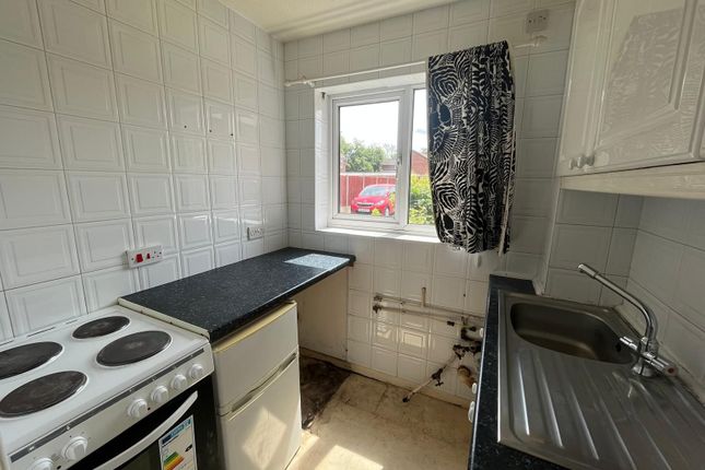 36 Eastfield Road, Leicester photo 3