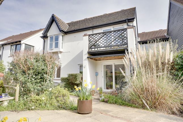 1-bed house on 11 Orchard Lea, High Wych Road, Sawbridgeworth, £225,000