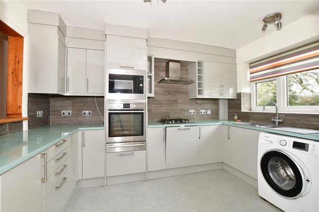 Flat for sale in Snakes Lane, Woodford Green, Essex