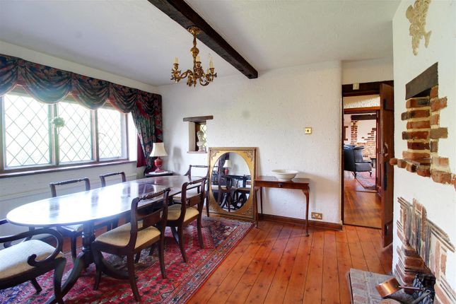 The Old Timbers, 4 Great North Road, Brookmans Park photo 3