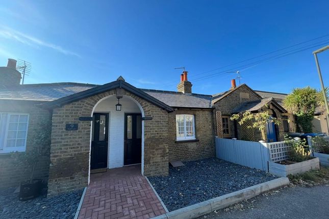 1-bed house on 9A, Band Lane, Egham, £1,400/mo