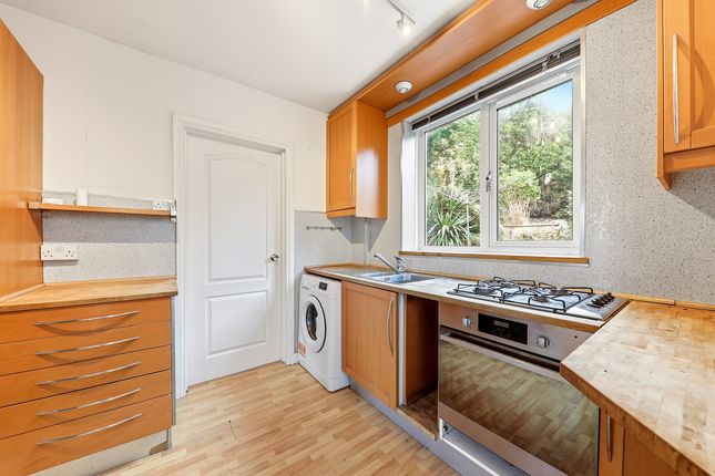 54 Queenshill Avenue, Leeds photo 4