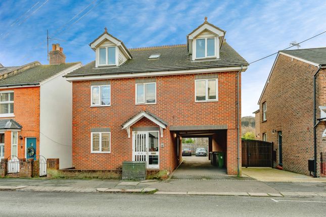 Flat 4, 42-44, Victoria Road, Redhill photo 3