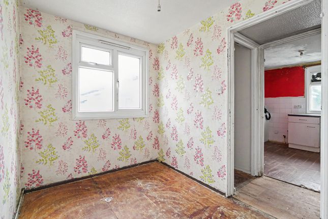 23 Woodstock Walk, Bradford photo 2