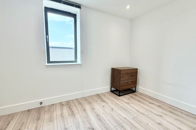 Flat 13 Sapphire Court, 20, Clements Lane, Ilford photo 5