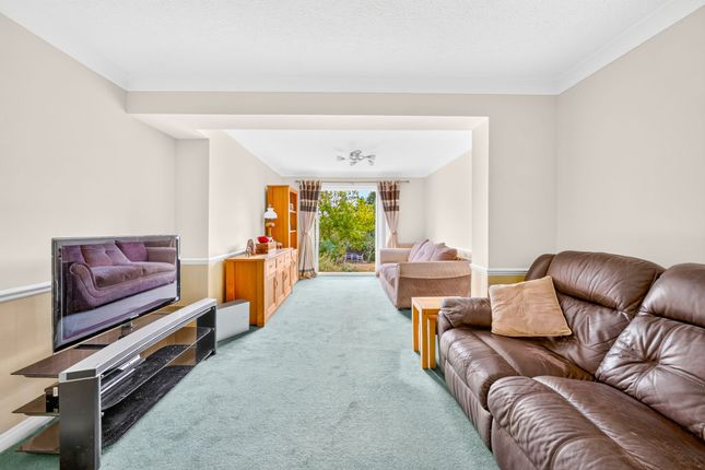 59 Theydon Park Road, Epping photo 3