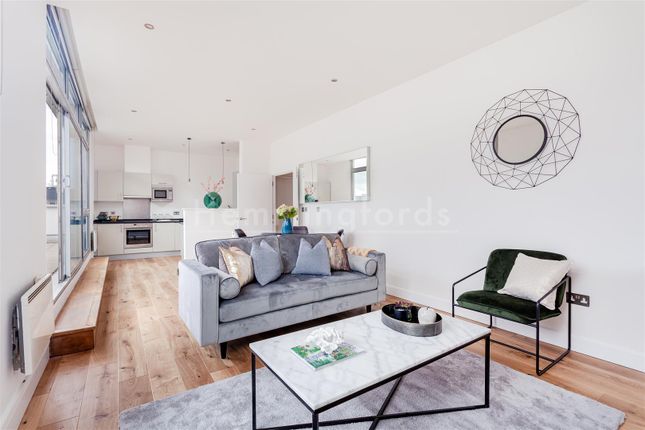 Thumbnail Flat to rent in Dereham Place, Shoreditch
