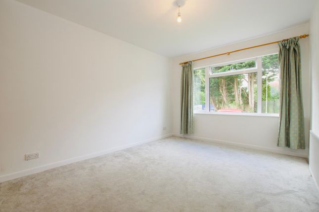 2b, Longmead Avenue, Eastleigh photo 4