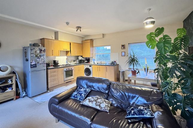 16 Ewart Court, Glossop photo 4