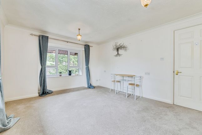 39, Somers Place, Reigate photo 4