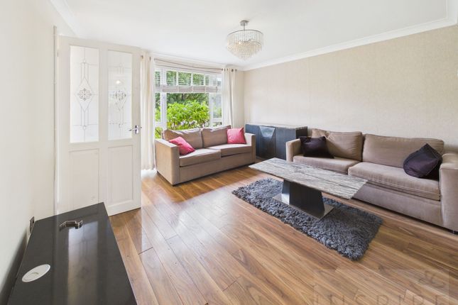 42 Heathfield, Crawley photo 2