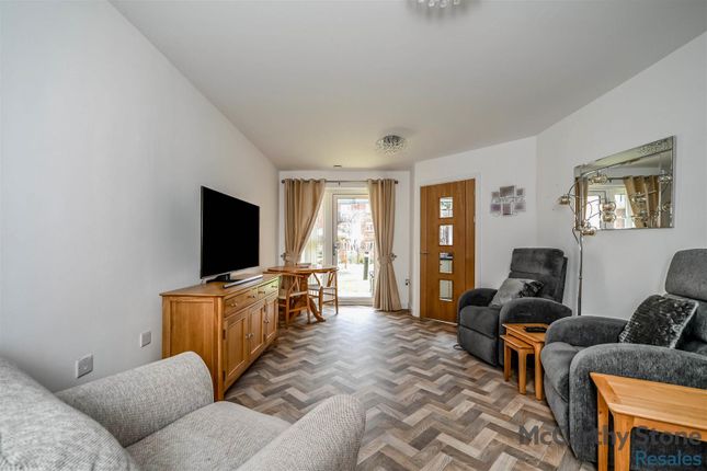 2 Miller Place, High View, Bedford photo 2