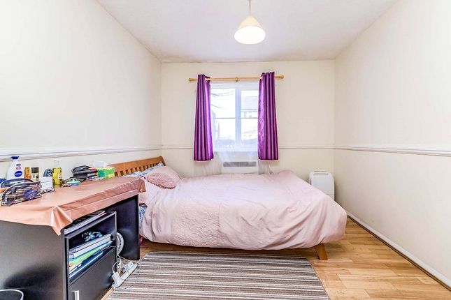 Flat for sale in Whippendell Road, Watford, Hertfordshire