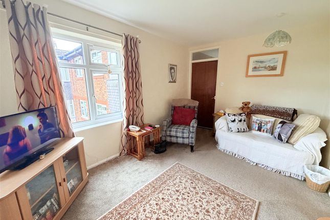 Flat 6, Chapel Court, Chapel Street, Mossley photo 2