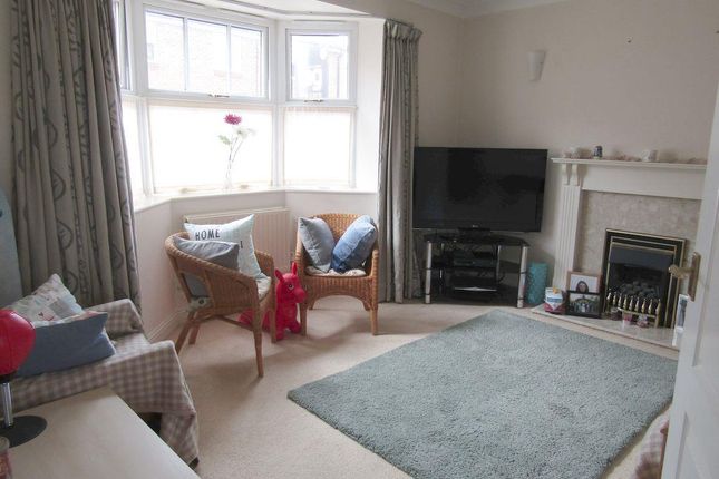 22, Thatcham Road, Tewkesbury photo 2