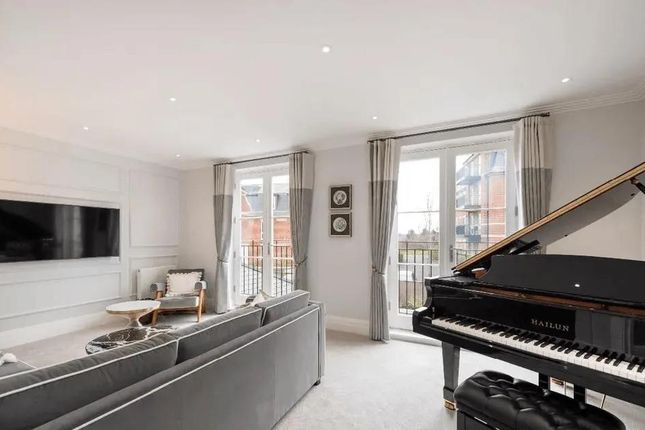 Sassoon Dr 4B  (10).Jpg