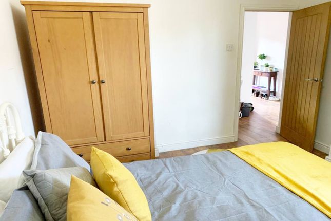 Modern Furnished Apartment With Balcony