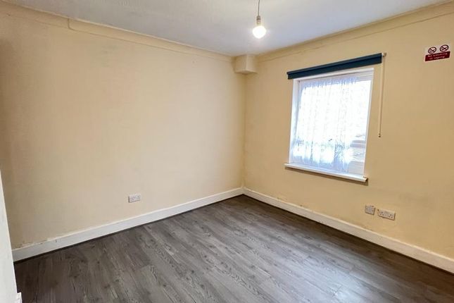 Terraced house to rent in High Town Road, Luton