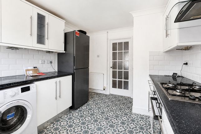 118, Bryncyn, Cardiff photo 4