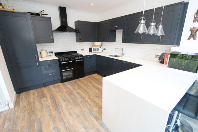 22, Midfield Way, Orpington photo 3