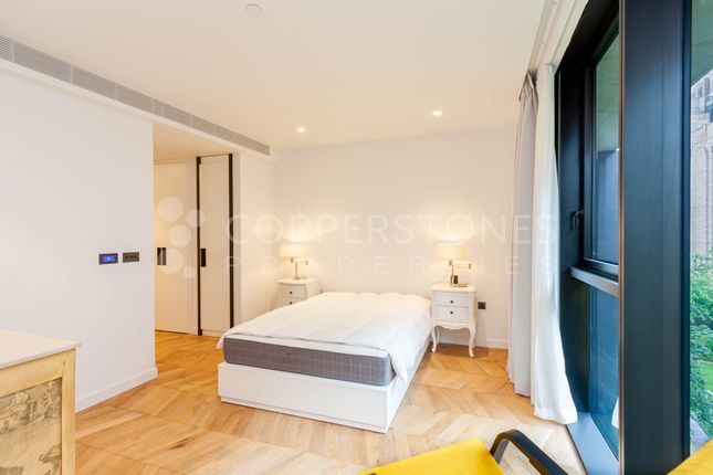 SE.809, London photo 4