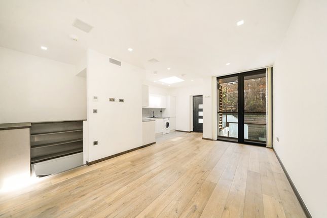 Flat House 2, 1B, Frognal, London photo 2