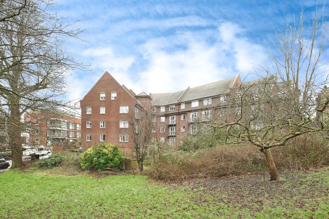 Flat for sale in The Vineries, Hove