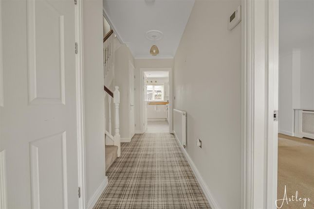 9, Tennant Grove, Neath photo 2