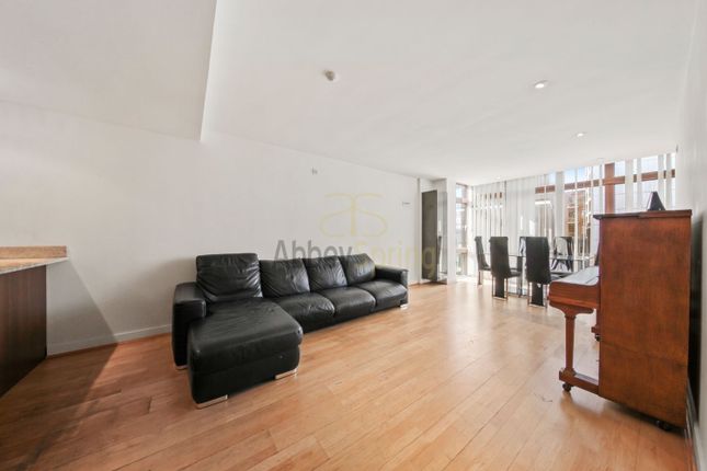 2-bed flat on Flat 3.2, Pulse Apartments, London, £800,000