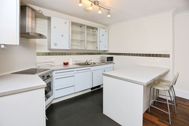 19, Heaton Gardens, Heaton Moor photo 4