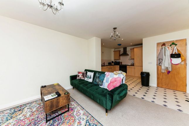 Flat for sale in Ferensway, Hull