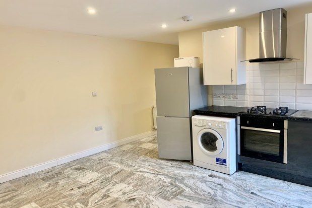 Flat to rent in Co-Op Close, Leicester
