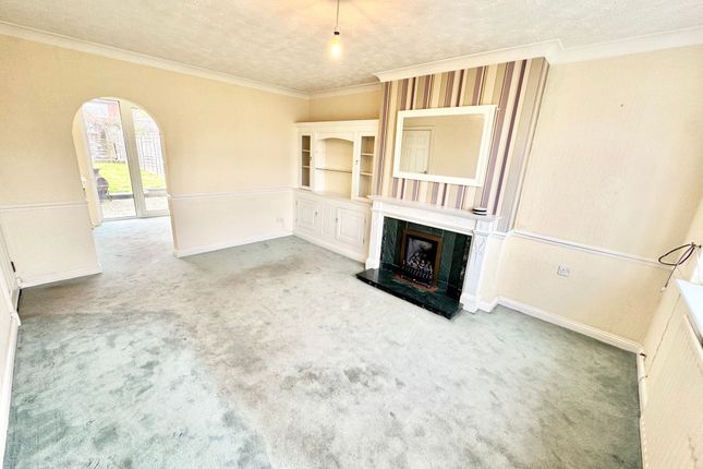 13 Eagle Crescent, Stafford photo 3