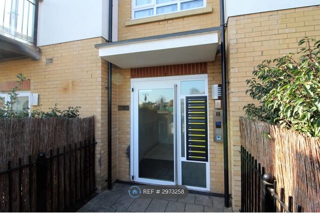 Featherstone Court, Featherstone Road, Southall photo 2
