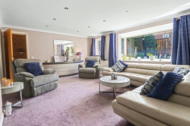 7 Hamblewood, Southampton photo 2