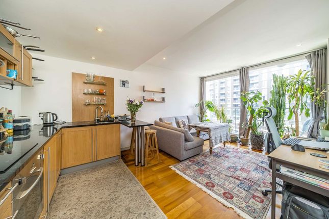 Flat 310, 334, Queenstown Road, LONDON photo 2