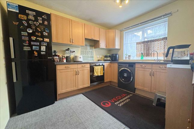 13, Dunmow Close, Hanworth photo 4