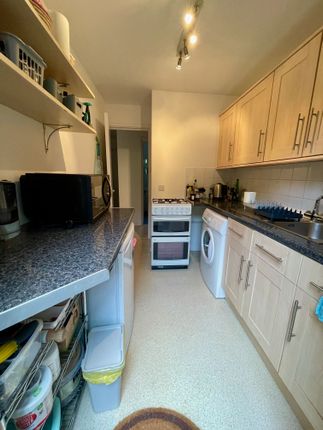 Flat to rent in Spinney Gardens, London