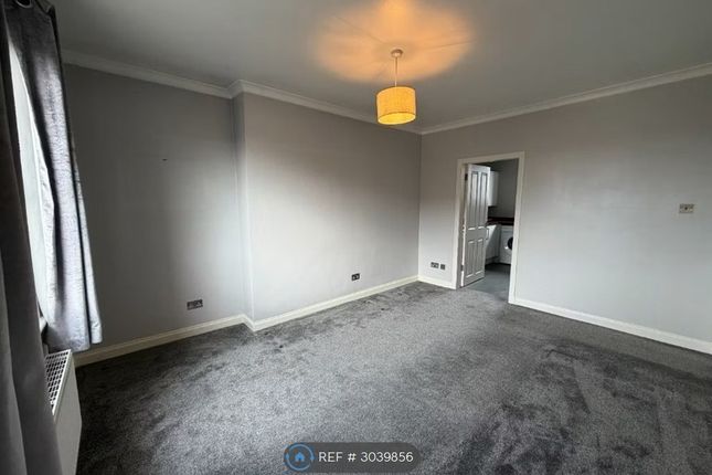 Flat, Parkhead Terrace, Edinburgh photo 3