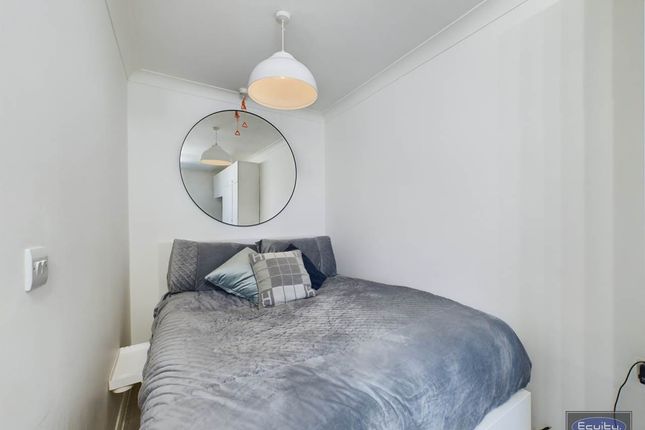Flat for sale in Hatherley Road, Sidcup, Kent