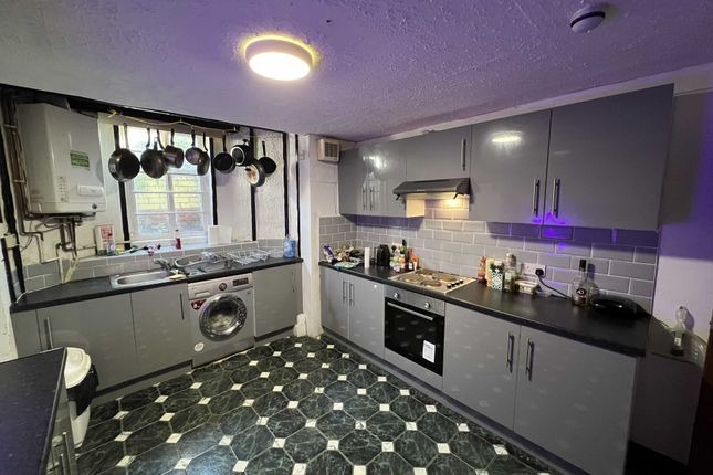 Brudenell Grove, Hyde Park photo 2