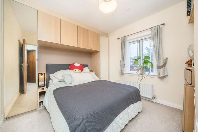 Flat 27, Carillon Court, Oxford Road, London photo 4