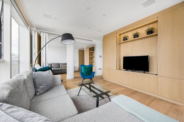 Flat for sale in Tudor House, Duchess Walk, London