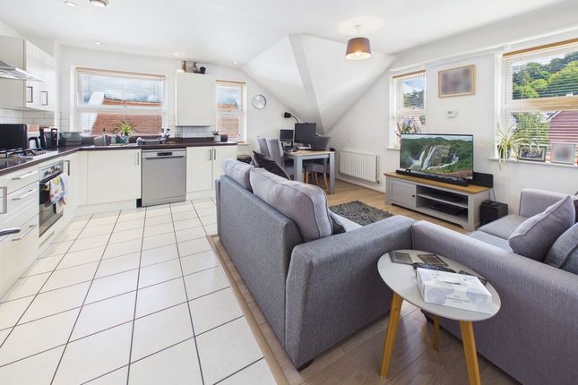 20 Carpenters Court, 151 Croydon Road, Caterham photo 2