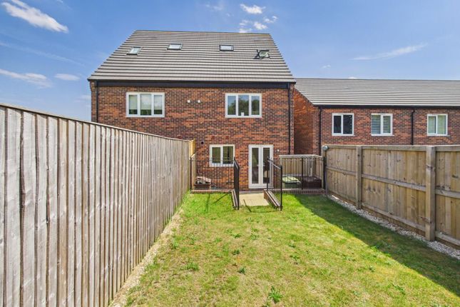 57, Castle Crescent, Pontefract photo 4