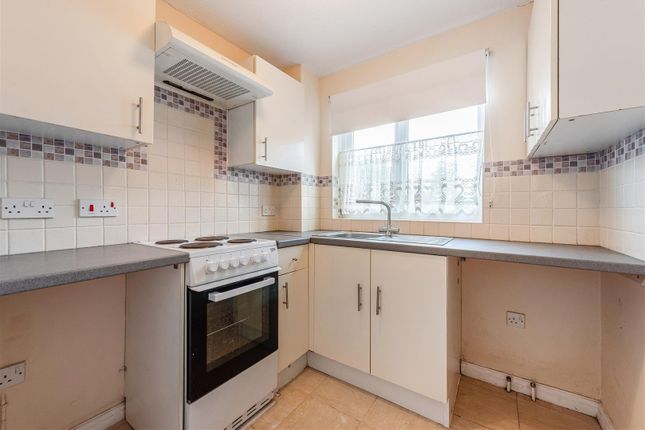 11, Martin Way, Andover photo 4