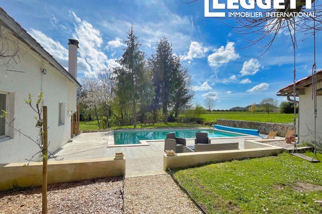 Villa for sale in Bonnes, Charente, Nouvelle-Aquitaine