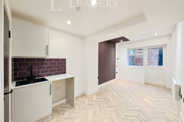 Room 2, 6, Shinwell Walk, Crawley photo 2