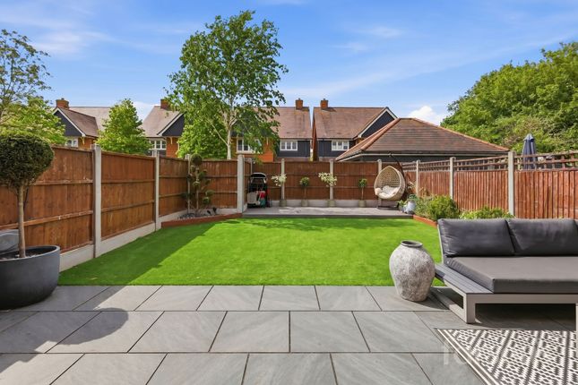 13 Whitefield Way, Brentwood photo 4