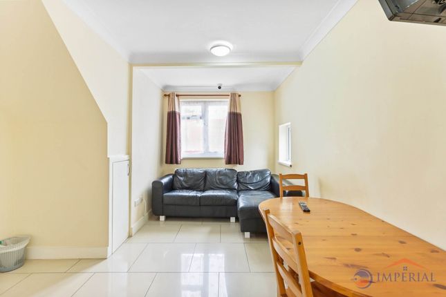 203, Coldharbour Lane, Hayes photo 2